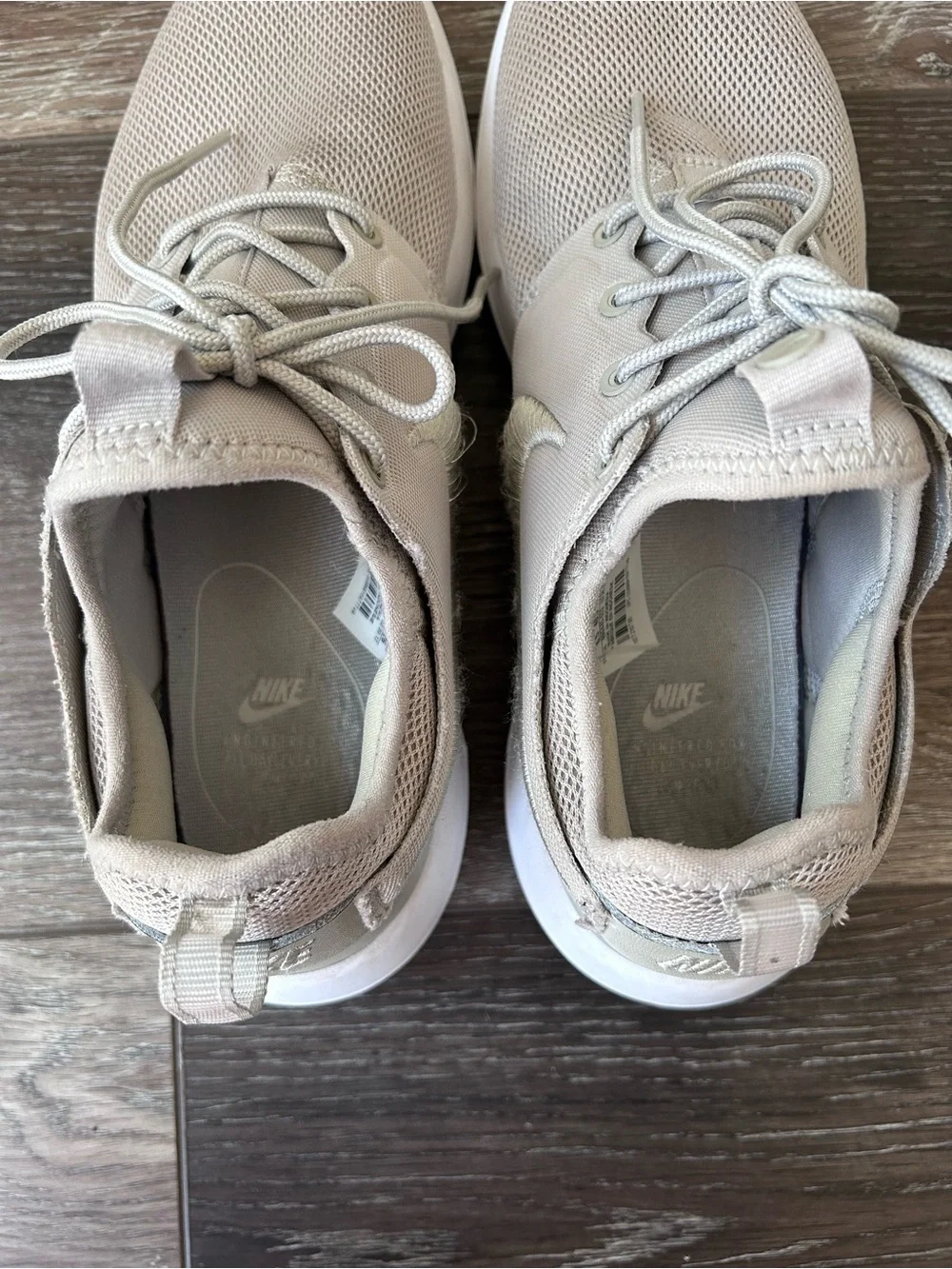 Nike Womens Roshe Two Sneaker Size 9